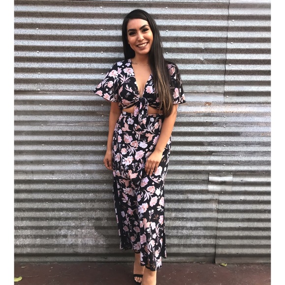 Amuse Society Dresses & Skirts - • Amuse Society Front Wrap Floral Maxi Dress •
